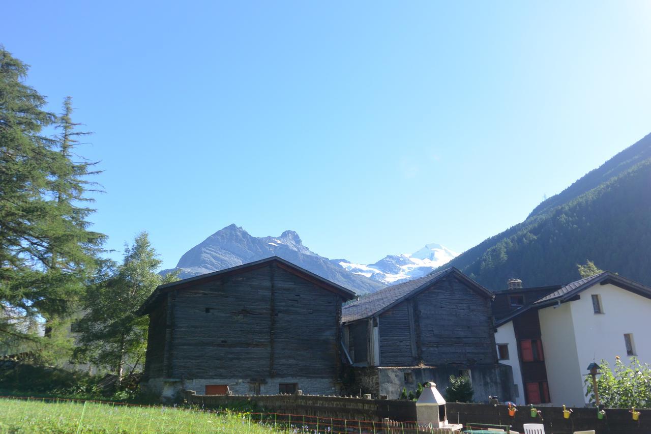 Hotel Baergsunnu Saas-Grund Bagian luar foto