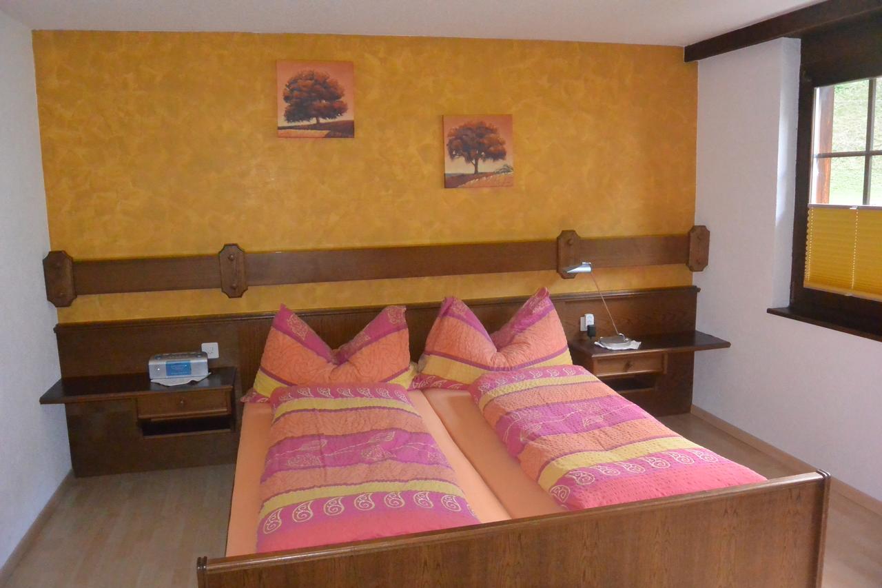 Hotel Baergsunnu Saas-Grund Bagian luar foto