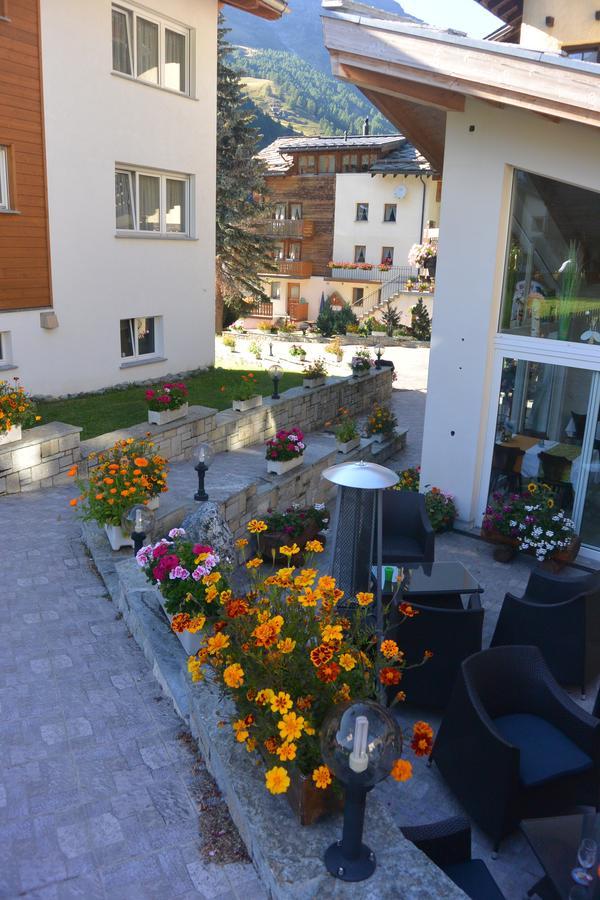 Hotel Baergsunnu Saas-Grund Bagian luar foto
