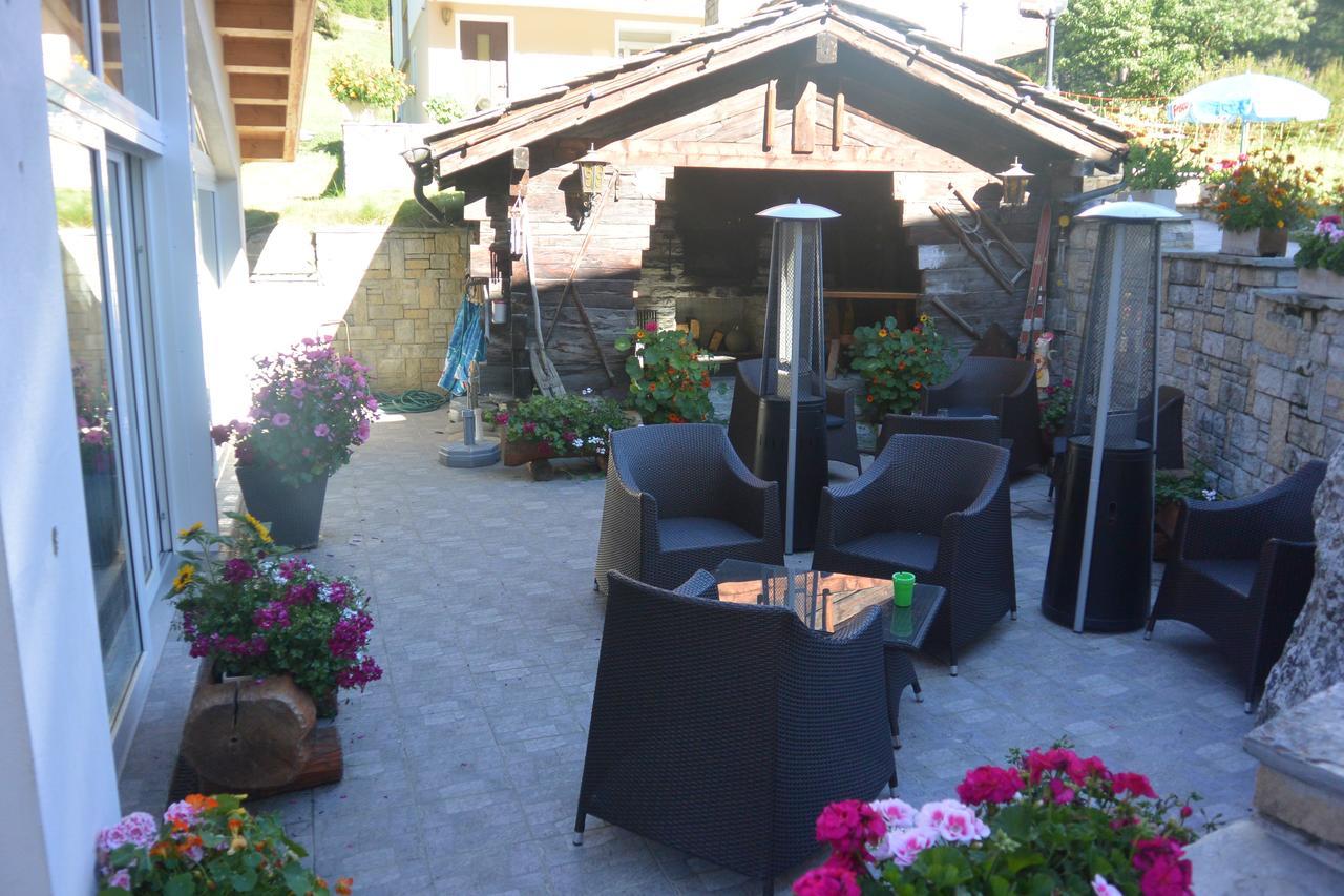 Hotel Baergsunnu Saas-Grund Bagian luar foto