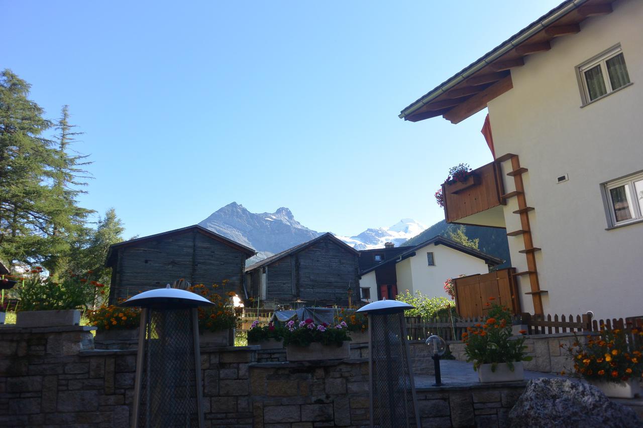 Hotel Baergsunnu Saas-Grund Bagian luar foto