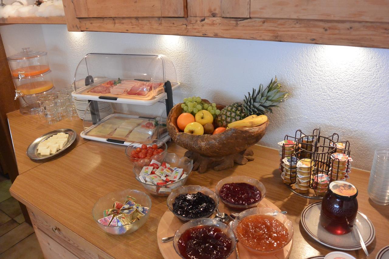 Hotel Baergsunnu Saas-Grund Bagian luar foto