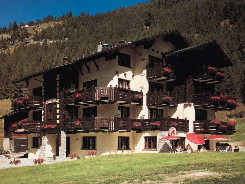 Hotel Baergsunnu Saas-Grund Bagian luar foto