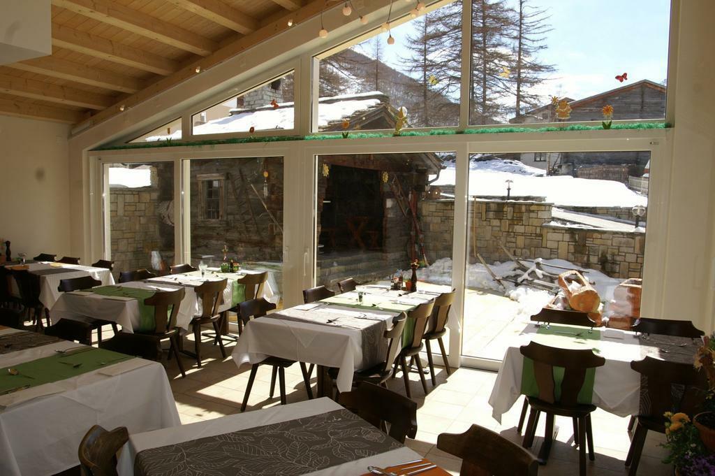 Hotel Baergsunnu Saas-Grund Bagian luar foto